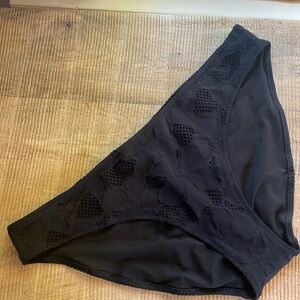 AERIE Black Floral textured bikini bottom, size XL. New without tags.